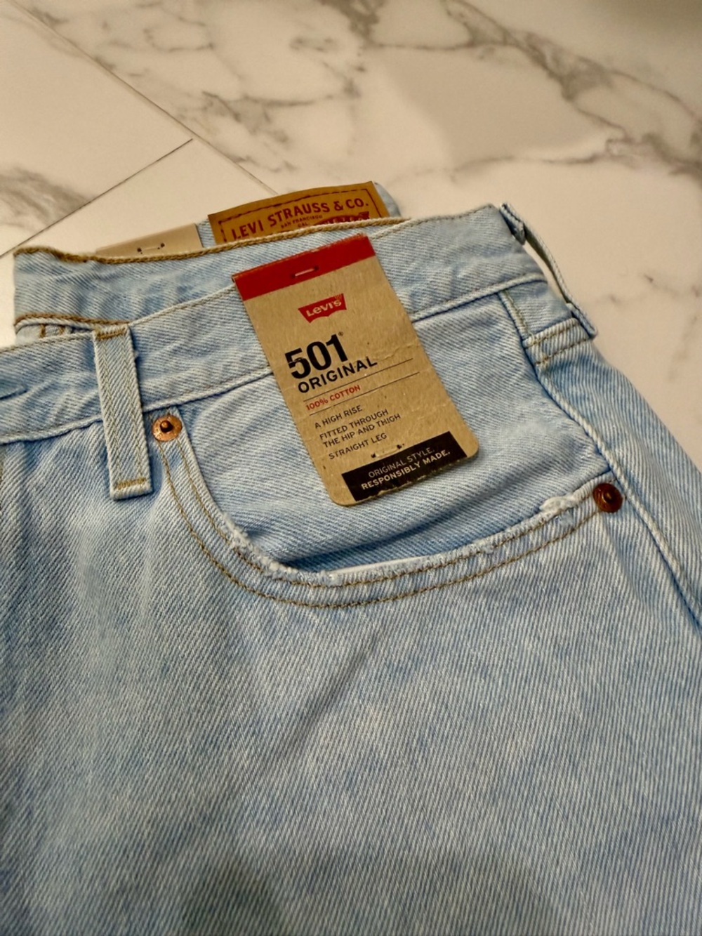 Levi's 501 Original Straight Leg Jeans in Light Blue Wash - Picture 2 of 4